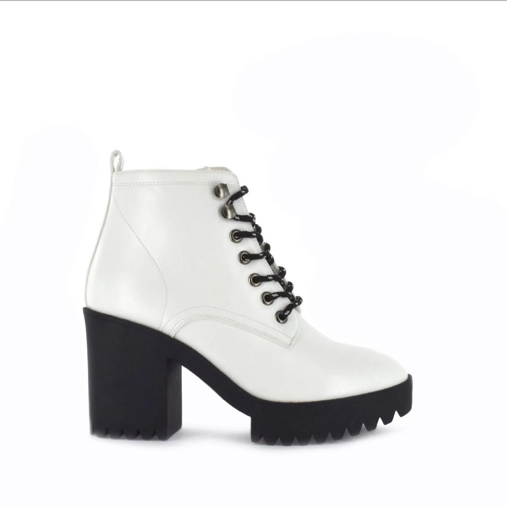 NWT Seven7 Footwear Flatiron Boot